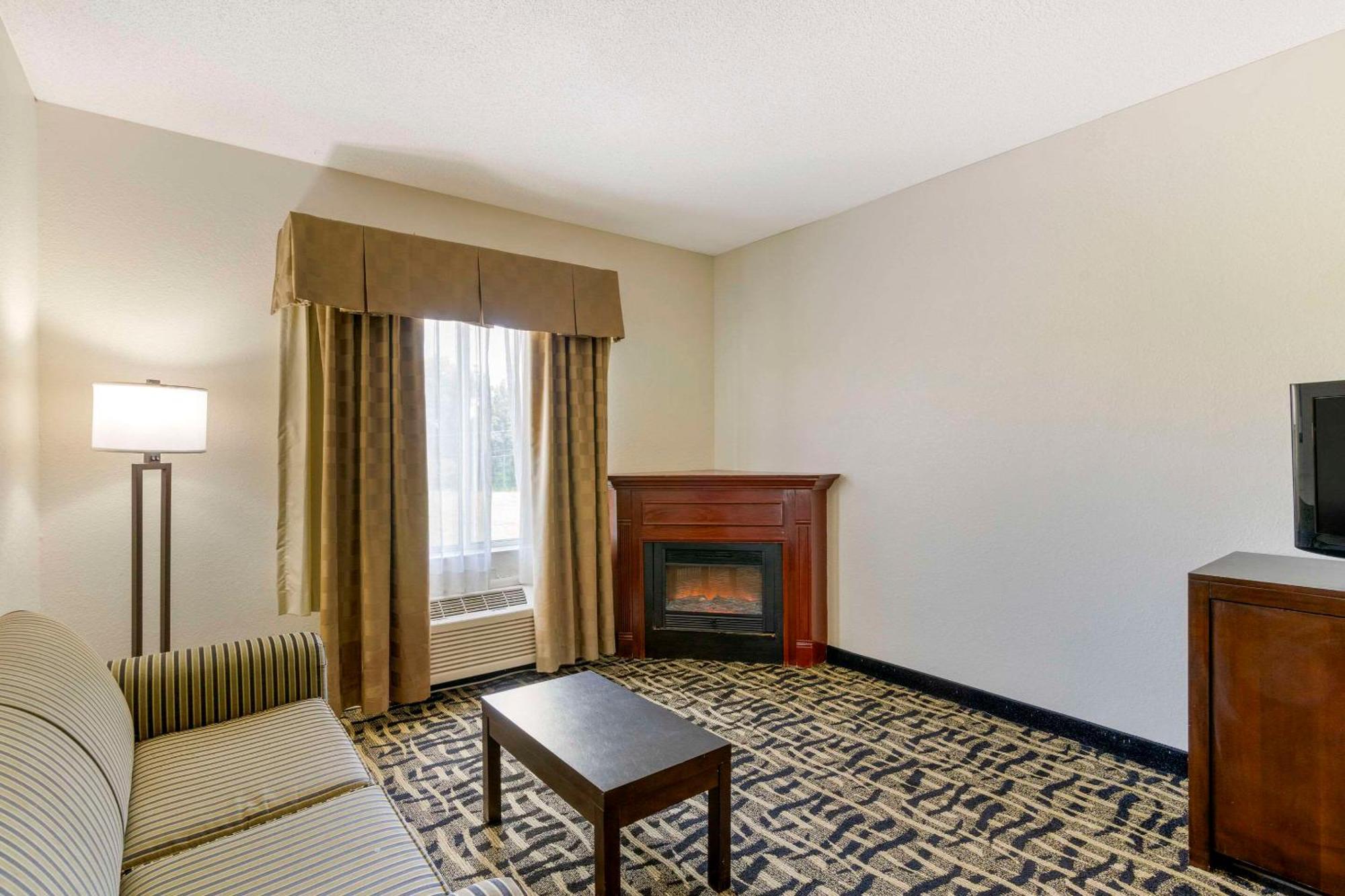 Quality Suites La Grange Εξωτερικό φωτογραφία