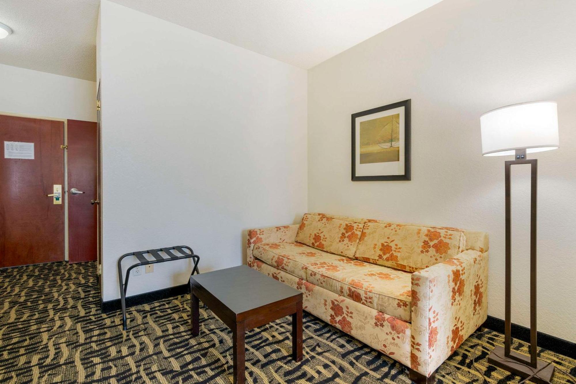 Quality Suites La Grange Εξωτερικό φωτογραφία