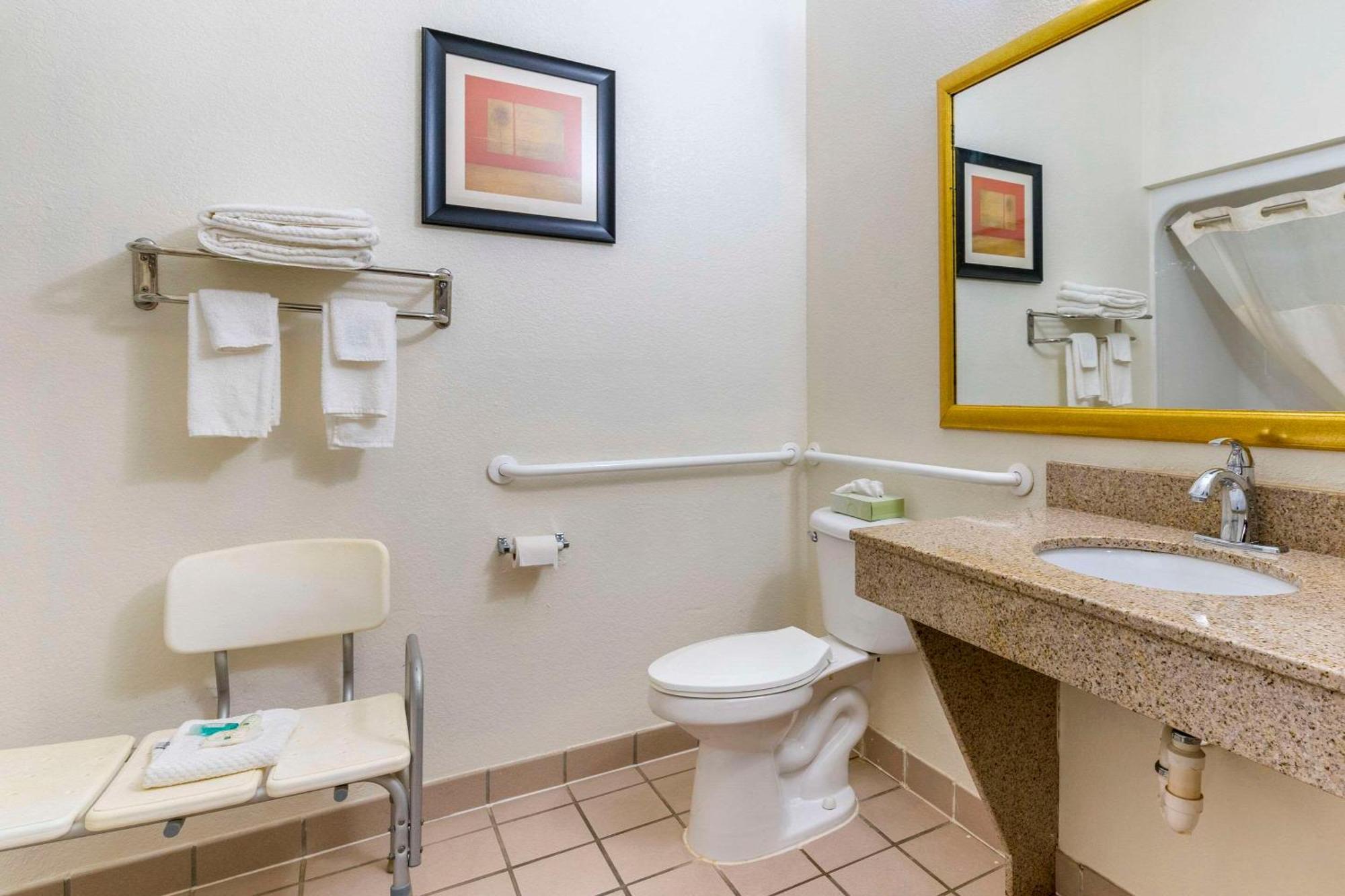 Quality Suites La Grange Εξωτερικό φωτογραφία